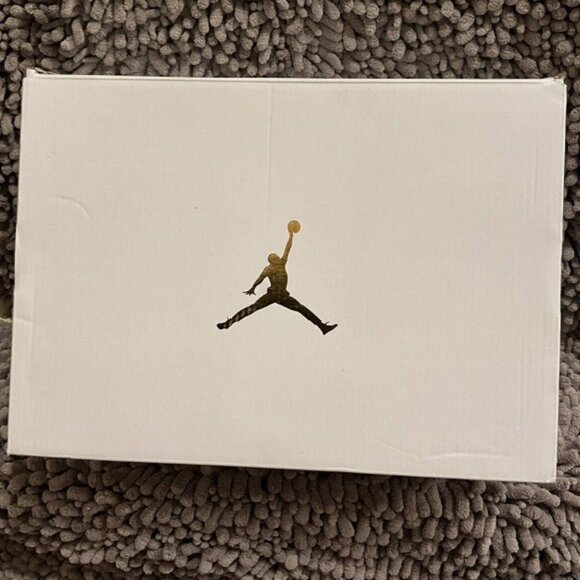 Women’s Air Jordan 1 MID Coconut Milk /Black Sz 9 euc 2021 - Picture 12 of 13